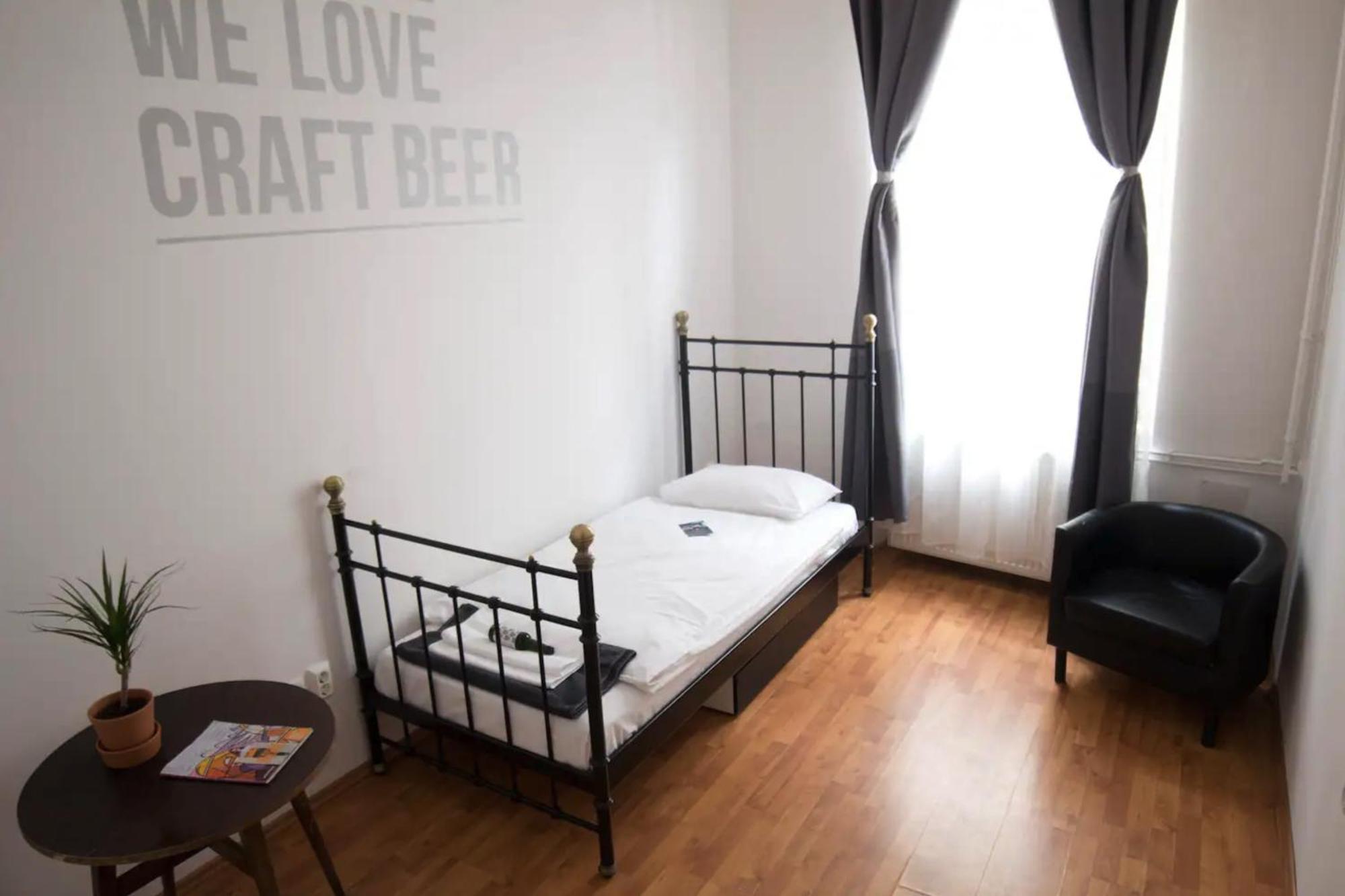 Bed'N'Beer Apartment บูดาเปสต์ ภายนอก รูปภาพ